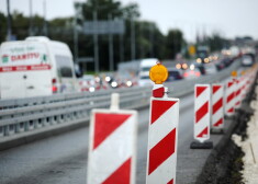Autovadītāju ievērībai: gandrīz 80 valsts ceļu posmos turpinās būvdarbi