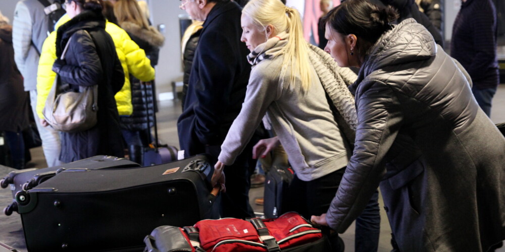 Аэропорт "Рига" инвестировал 230 000 евро в линии самостоятельной сдачи багажа