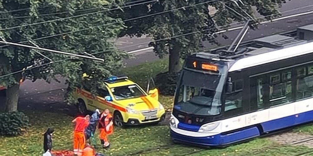 ЧП в Иманте: трамвай сбил человека