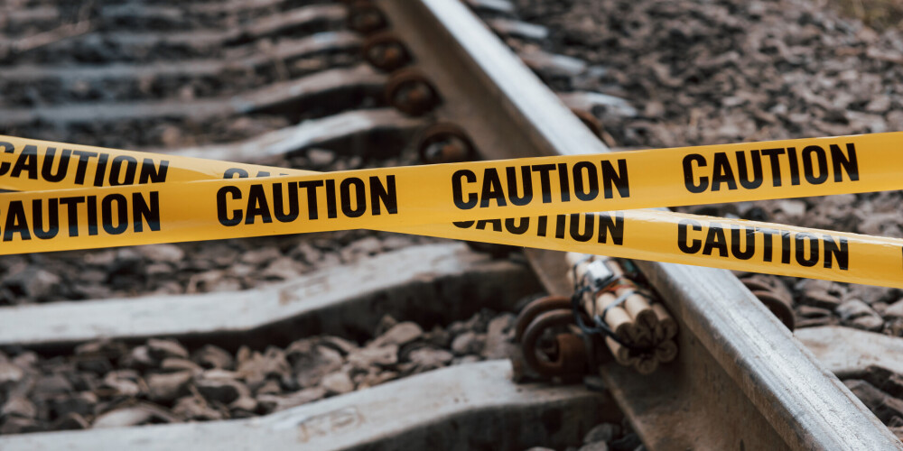 "Очевидно, пошел собирать грибы": в Юрмале пассажирский поезд насмерть сбил человека с корзинкой