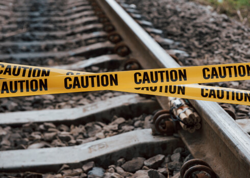 "Очевидно, пошел собирать грибы": в Юрмале пассажирский поезд насмерть сбил человека с корзинкой