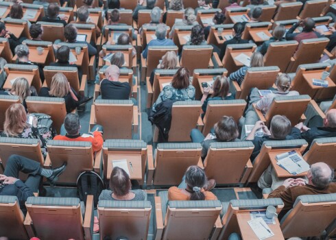 Auditorija ar studentiem. Attēlam ilustratīva nozīme. 