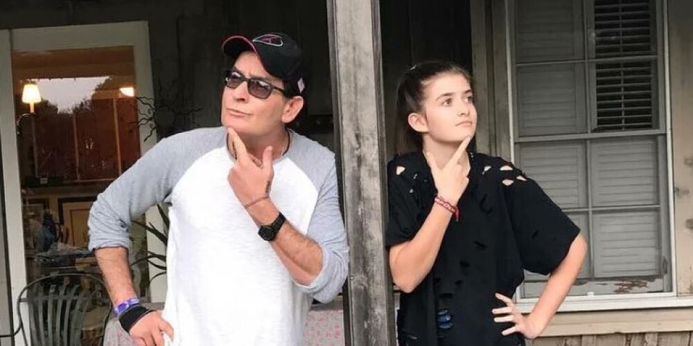 17-летняя дочь кинозвезд Чарли Шина и Дениз Ричардс сбежала к отцу, назвав жизнь с матерью адской