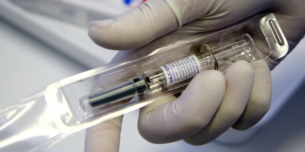 Латвия будет полностью оплачивать вакцинацию от гриппа более широкому кругу людей