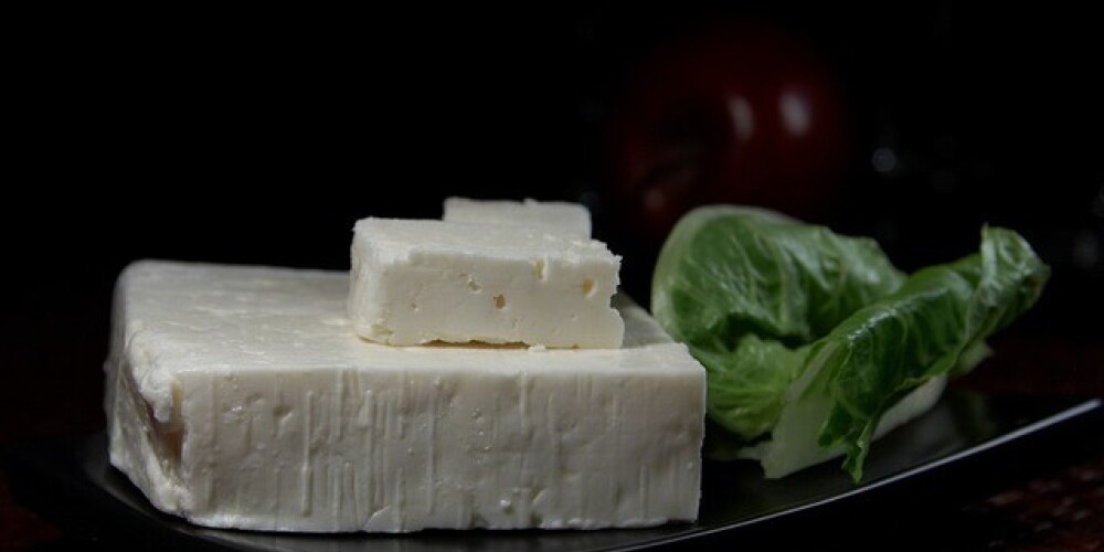 6 receptes, kā izmantot fetas tipa sierus