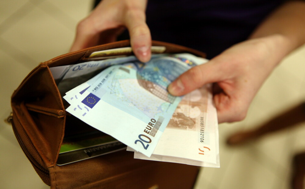 Ar nodokļiem neapliekamo minimumu plāno celt vismaz līdz 400 eiro