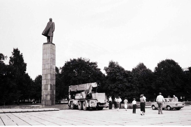 Īsts Jāņa Zariņa meistardarbs – Latvijā augstākais Ļeņins Ventspilī.