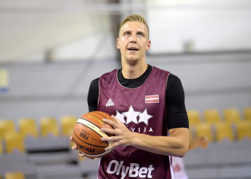 Mejeris un "Parma" nonāk vienas uzvaras attālumā no FIBA Čempionu līgas