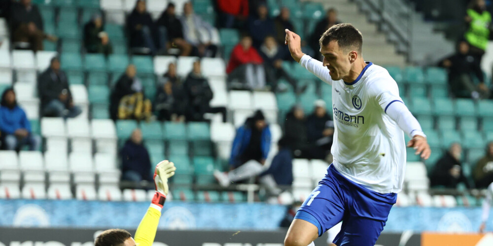 Koninklijke Atletiek Associatie Gent, biežāk zināms kā KAA Gent vai vienkārši Gent, ir Beļģijas sporta klubs no Gentes, plašāk pazīstams ar savu futbola komandu, kas pašlaik spēlē Beļģijas Pro līgā. Klubs ir dibināts 1864. gadā kā vingrošanas biedrība, futbola sekcija tika izveidota 1900. gadā. Mājas spēles futbola komanda aizvada Ghelamco Arena stadionā, kur ir 20 000 skatītāju vietas.