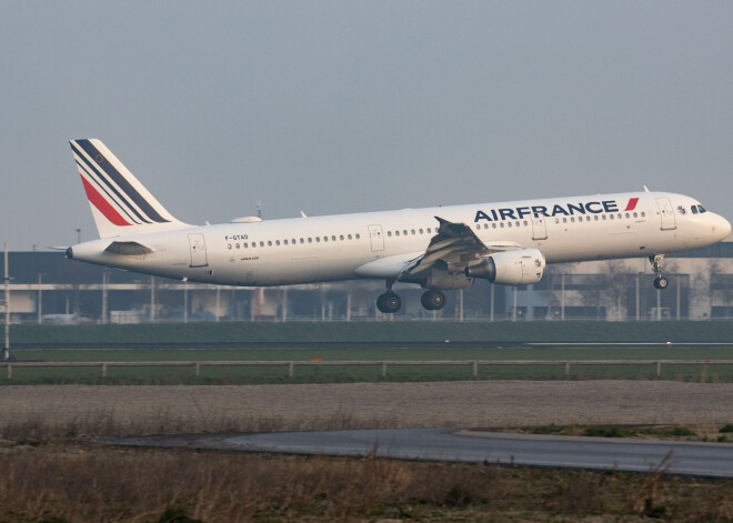 Самолет Air France вернулся в аэропорт из-за возгорания в салоне