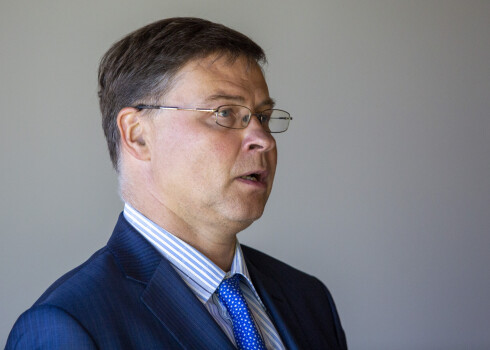 Dombrovskis "Vienotības" kongresā slavē Valmieru; Ašeradens runā par vairāk vietām Saeimā