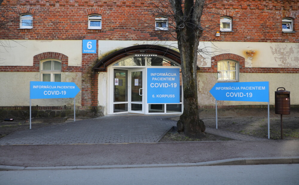 Atkal pieaug Covid-19 pacientu skaits: slimnīcās jāatver papildu gultas Rīgā un reģionos