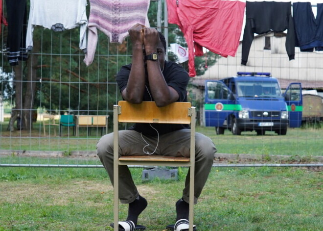 В телефонах иммигрантов, незаконно пересекших границу Латвии, обнаружена детская порнография