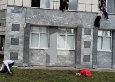 VIDEO: bruņots students atklāj uguni universitātē Krievijā; gājuši bojā astoņi cilvēki, vairāk nekā 20 ievainoti
