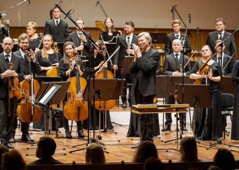 FOTO: "Sinfonietta Rīga" Lielajā ģildē atklāj 16. koncertsezonu