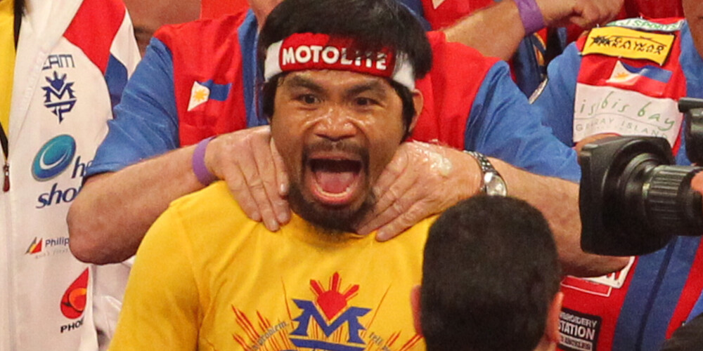 Emanuels Dapidrans Pakjao, labāk pazīstams kā Menijs Pakjao, ir profesionāls filipīniešu bokseris un politiķis. Viņš ir astoņu svara kategoriju pasaules čempions. Viņš ir pirmais bokseris šī sporta veida vēsturē, kas ir izcīnījis 10 pasaules čempiona titulus astoņās dažādās svara kategorijās.