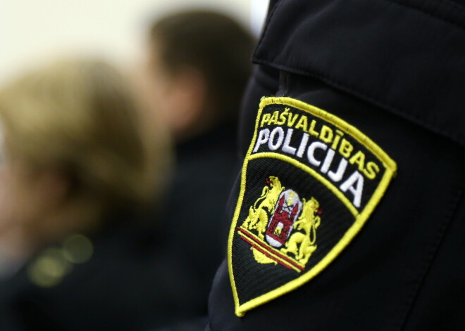 Rīgas Pašvaldības policijas pārvaldēm maksās par darbinieku vakcinēšanos