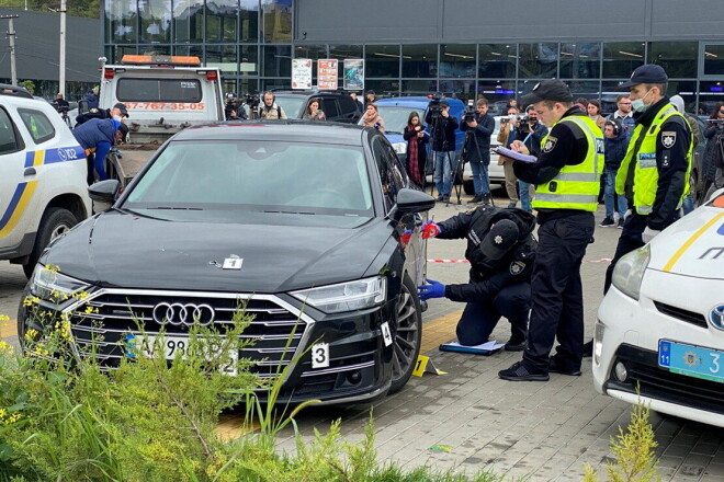 Ukrainā trešdien uzbrukts valsts prezidenta Volodimira Zelenska padomniekam Sergejam Šefiram, Lesniku ciematā apšaudot viņa automašīnu.