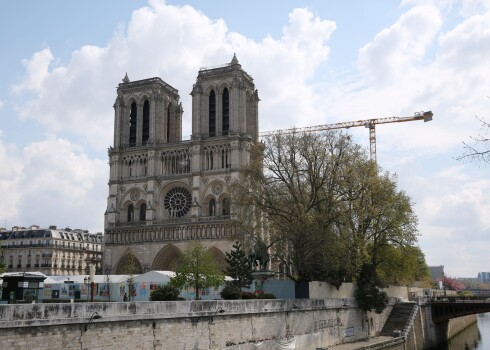 Parīzes Dievmātes katedrāles atjaunošanai saziedoti 840 miljoni eiro