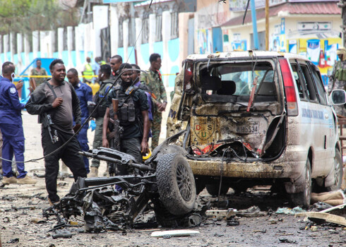 Mīnēta auto sprādzienā pie Somālijas prezidenta pils vairāki mirušie