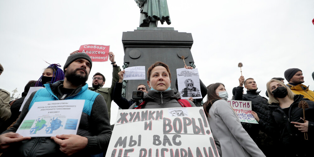 Maskavā simtiem cilvēku protestē pret vēlēšanu rezultātu falsifikāciju