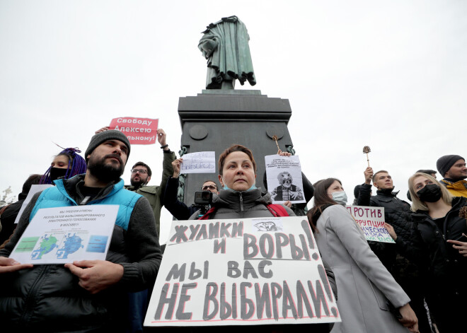 Maskavā simtiem cilvēku protestē pret vēlēšanu rezultātu falsifikāciju