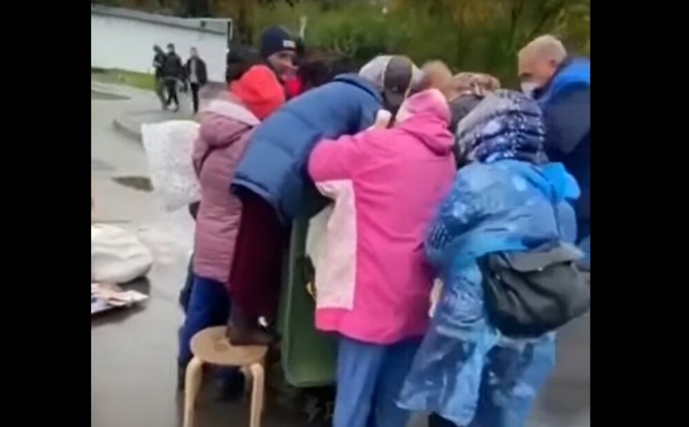 В ижевске пенсионеры устроили давку из-за бесплатной каши