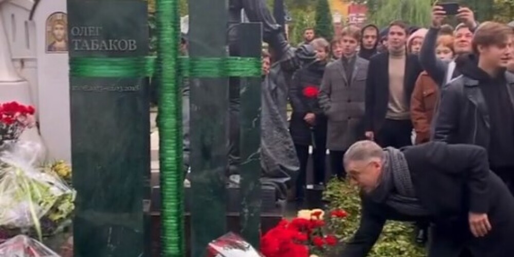 На могиле Олега Табакова наконец поставили памятник: как он выглядит