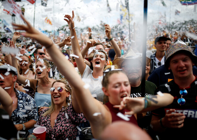 Glastonberijas festivāla laikā no cilvēku urinēšanas upē nonācis bīstams narkotiku daudzums