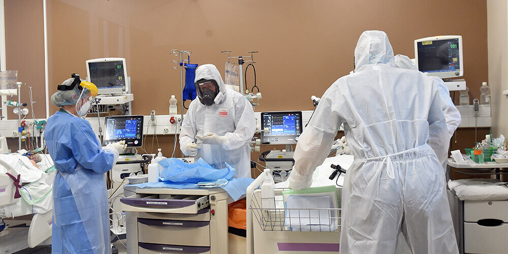  59 sasirgušajiem slimības gaita ir smaga. 