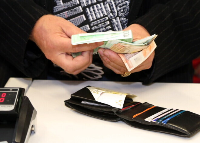 Зарплаты госслужащих существенно увеличатся с 2023 года