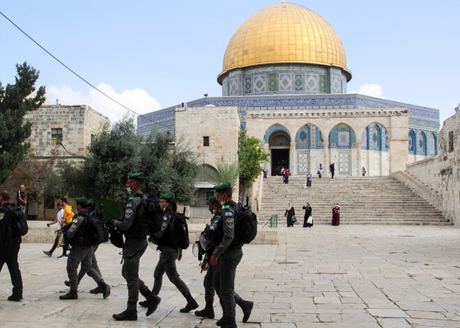 Izraēlā sievietes mēģinājums sadurt policistu beidzies letāli