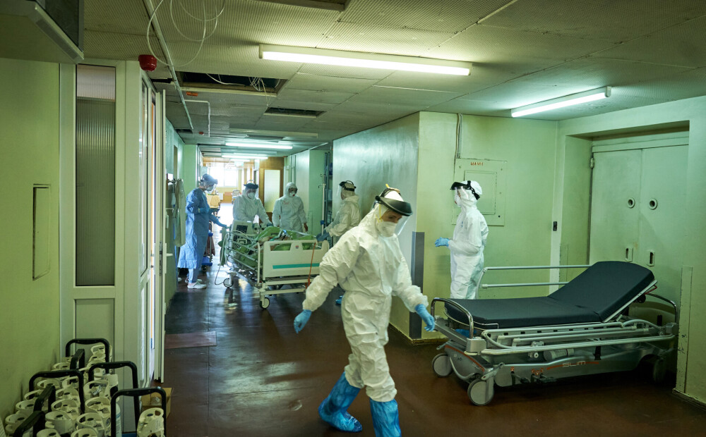 Slimnīcās ievietoto Covid-19 pacientu kopskaits pieaudzis līdz 490