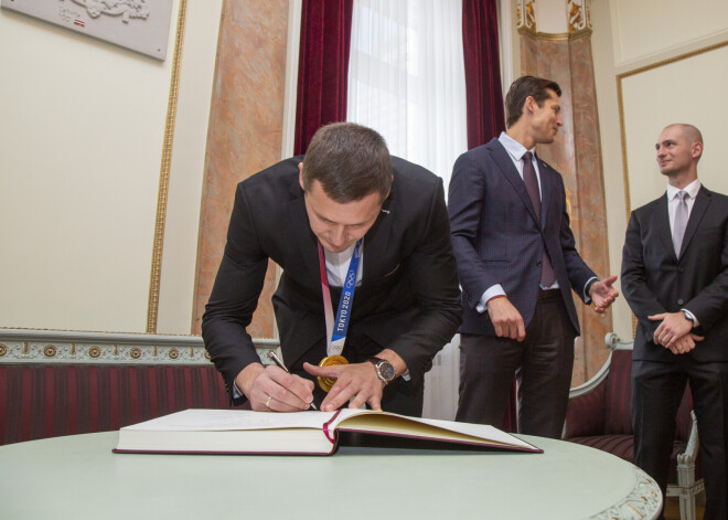 FOTO: mūsu godalgotie olimpieši un paralimpieši saņēmuši vēl vienu medaļu