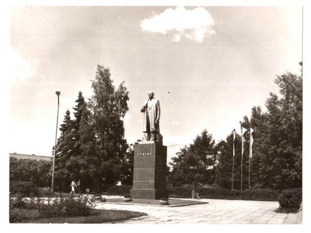 Ļeņina piemineklis Valmieras centrālajā laukumā lepni stāvēja no 1951. līdz 1990. gadam.