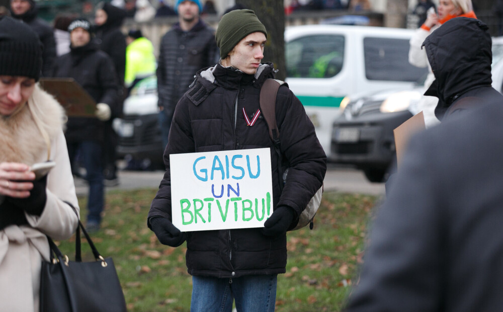 Policija saistībā ar pērn decembrī Rīgas centrā notikušajām protesta akcijām soda naudās kopumā piemērojusi 23 815 eiro