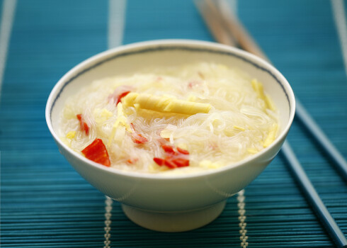 Ugunīgā garneļu un zivju zupa