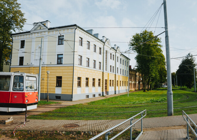 Kādreizējie grausti Daugavpils centrā nu pārvērtušies par glauniem dzīvokļu namiem.