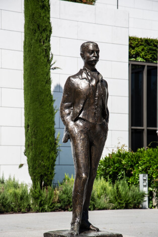Pjēra de Kubertēna statuja Lozannā, Šveicē.