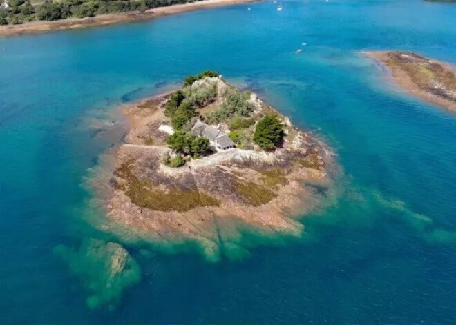 Надо брать! Во Франции остров продают по цене квартиры