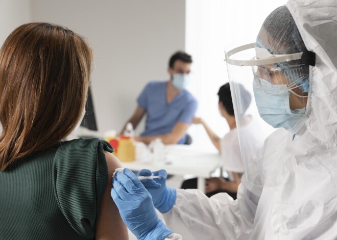 Мнение: коронавирусу помогает нехватка образования и культуры