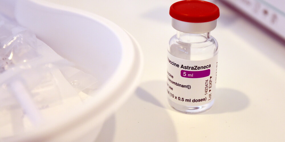 Подтверждены два побочных эффекта вакцин J&J и AstraZeneca