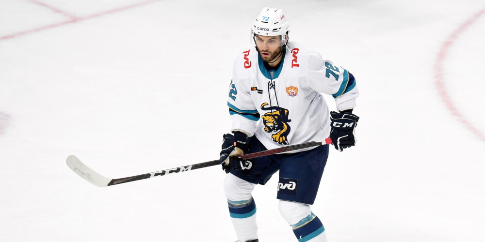 Aizsargam Jakam vārti un divas rezultatīvas piespēles zaudētā KHL spēlē