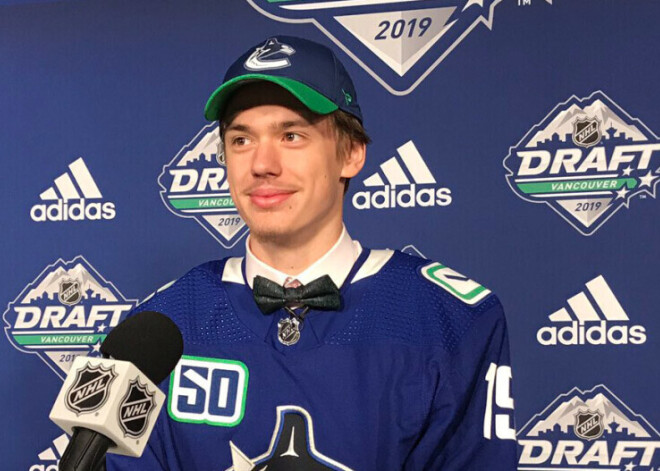 Artūrs Šilovs nosūtīts uz "Canucks" fārmklubu AHL