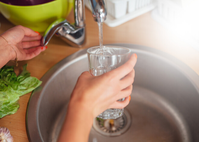 Простой способ избавиться от неприятного запаха, исходящего из слива раковины