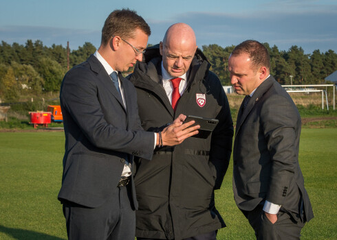 FIFA prezidents augstu novērtē FC "Riga" jauno futbola bāzi Piņķos