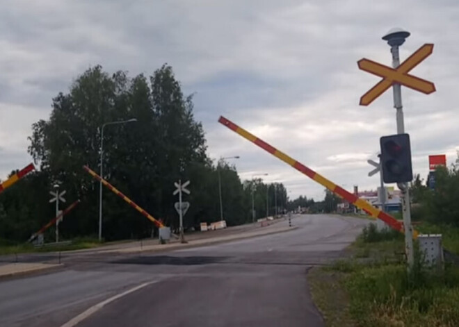 Somijā skolēnu autobuss sadūries ar vilcienu; ievainoti 12 cilvēki