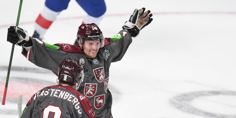 Latvijas hokeja izlases uzbrucējs Rihards Bukarts.