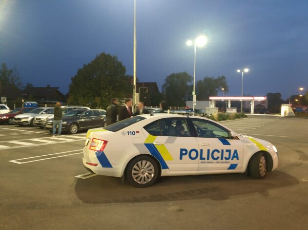 Liepājā, Ganību ielā, “Lidl” veikala atklāšanas procesu uzraudzīja arī Valsts policija.