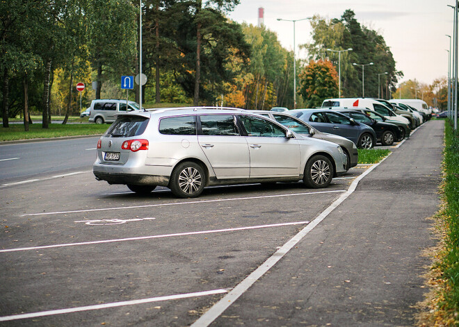 Rīgā atklātas vairāk nekā 500 jaunas bezmaksas autostāvvietas